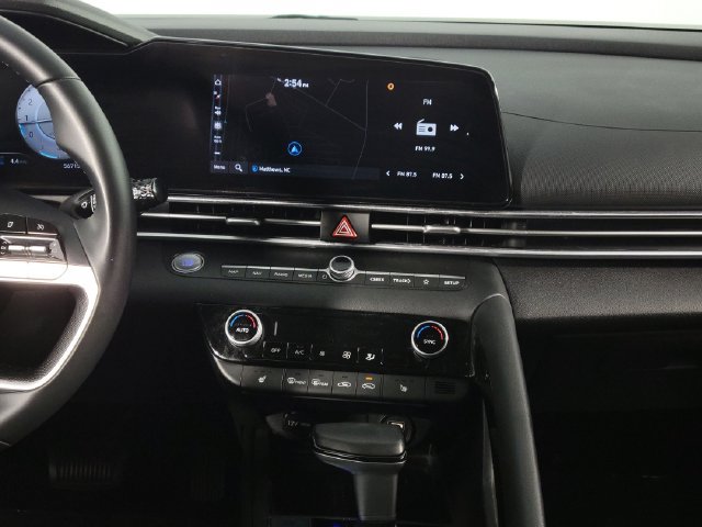 Used 2023 Hyundai Elantra SEL w/ Convenience Package FWD image 23