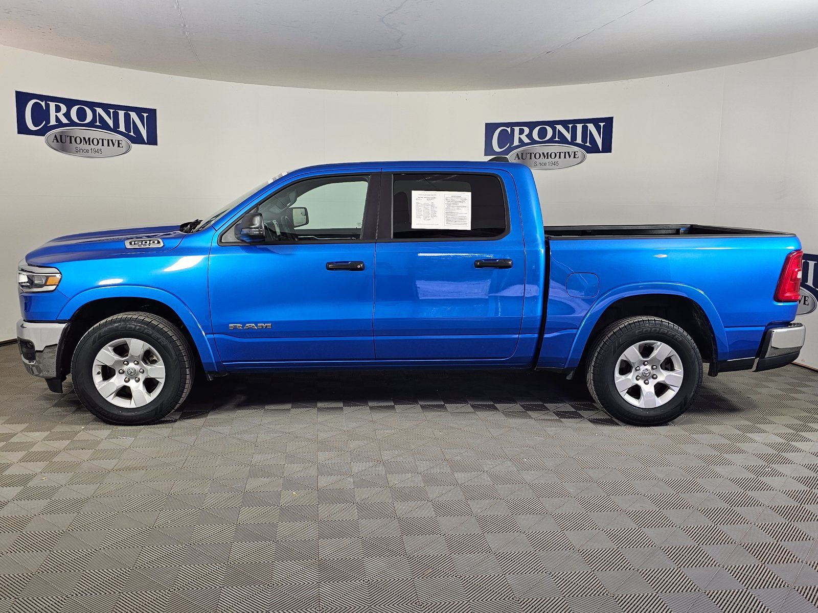 Used 2025 RAM 1500 Big Horn AWD/4WD image 33