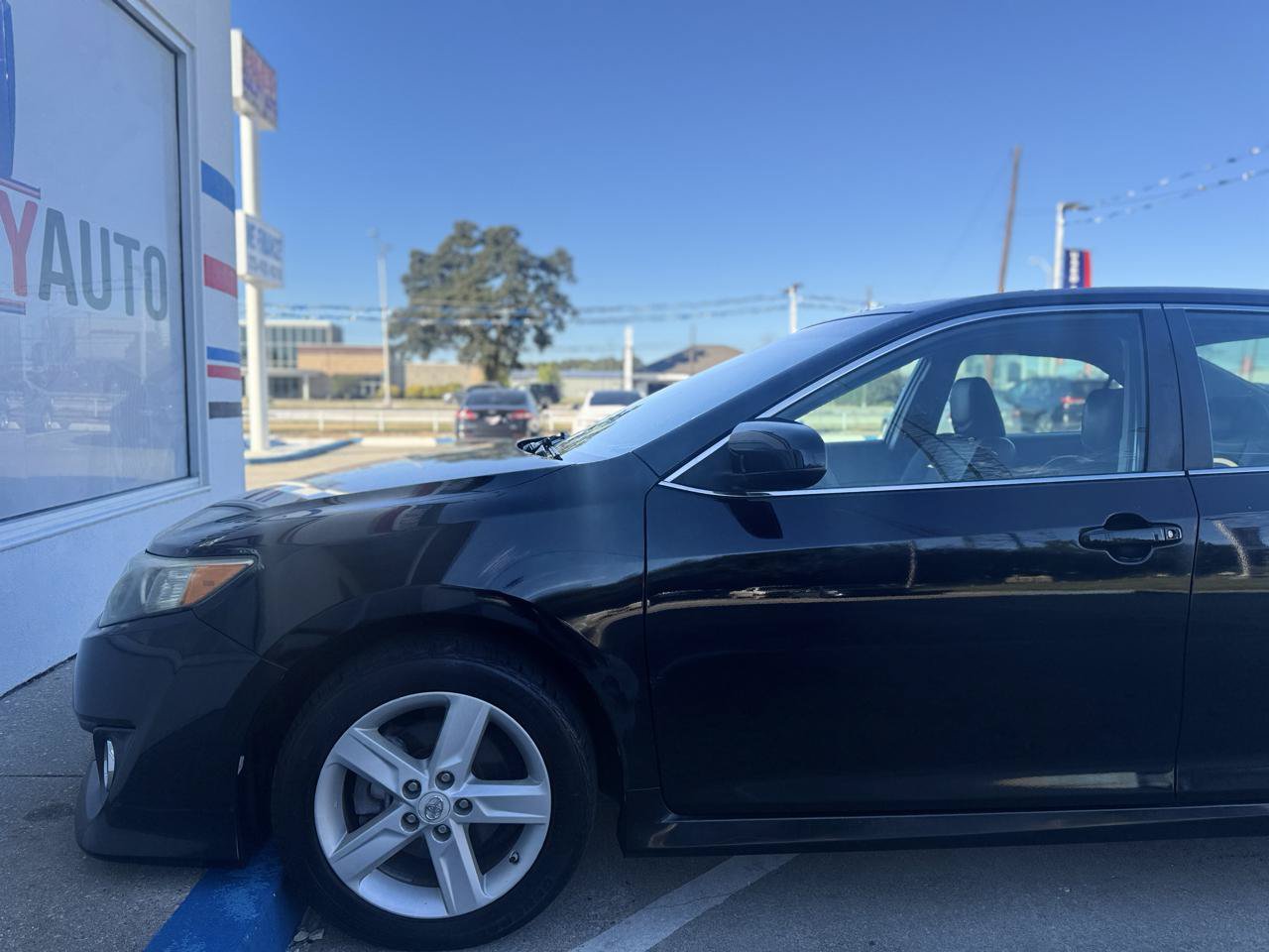 Used 2012 Toyota Camry SE FWD image 21