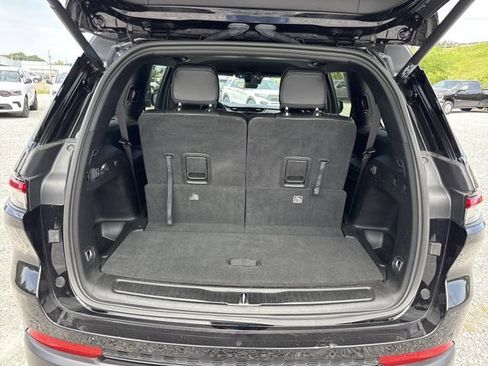Used 2025 Jeep Grand Cherokee L Laredo RWD image 5