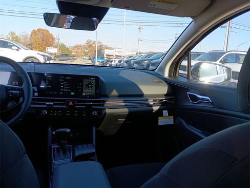 New 2026 Kia Sportage LX image 11