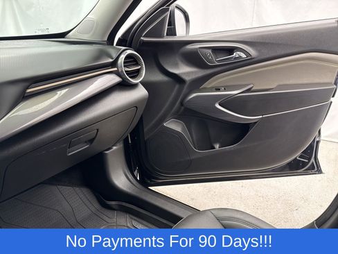 Used 2025 Chevrolet Trax ACTIV w/ Driver Confidence Package FWD image 19