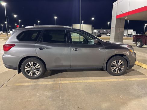 Used 2020 Nissan Pathfinder S image 4