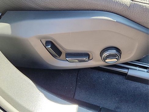 New 2025 Volvo XC60 T8 Plus w/ Climate Package image 18