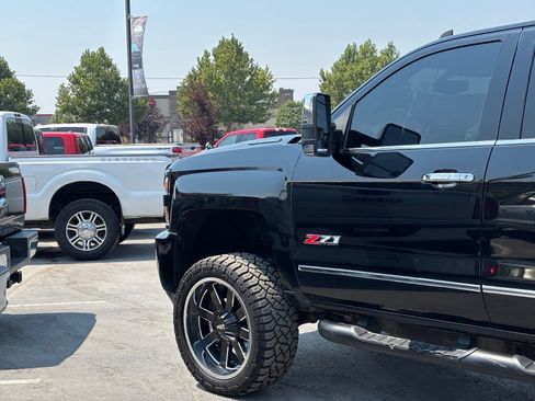 Used 2019 Chevrolet Silverado 2500 LTZ w/ Duramax Plus Package AWD/4WD image 6