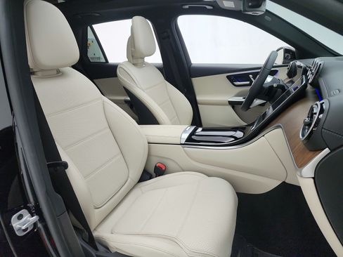 Used 2024 Mercedes-Benz GLC 300 4MATIC image 20