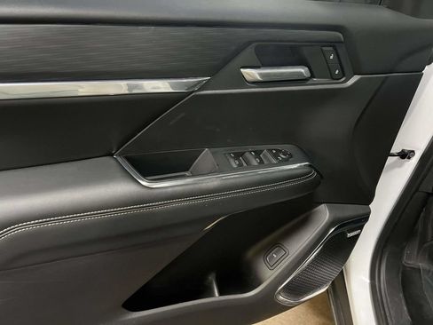 Used 2025 GMC Acadia Elevation FWD image 13