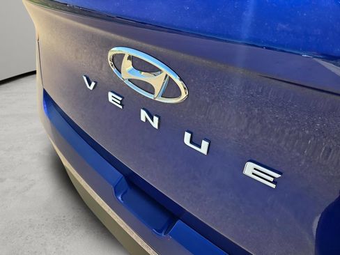 Used 2025 Hyundai Venue Limited FWD image 30