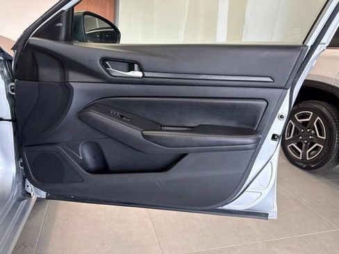 Used 2024 Nissan Altima 2.5 SV FWD image 45