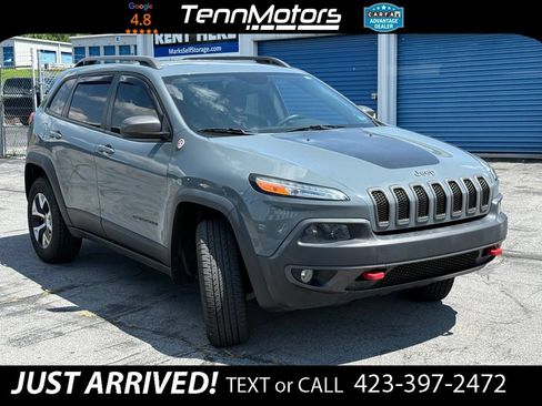 Used 2014 Jeep Cherokee Trailhawk w/ Comfort/Convenience Group AWD/4WD image 3