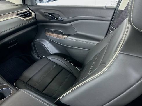Used 2023 GMC Acadia Denali w/ Denali Ultimate Package AWD/4WD image 28