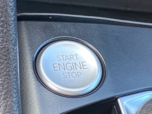 Certified 2022 Volkswagen Taos SE image 18