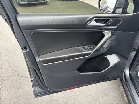 Used 2021 Volkswagen Tiguan SE FWD image 9