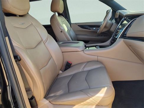 Used 2020 Cadillac Escalade Platinum image 33