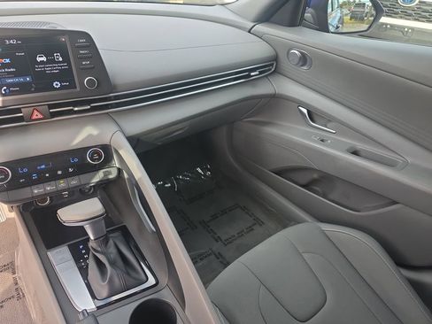 Used 2022 Hyundai Elantra SEL image 30