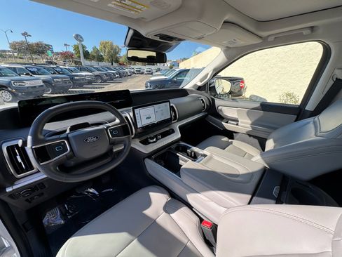Used 2025 Ford Expedition Active AWD/4WD image 14