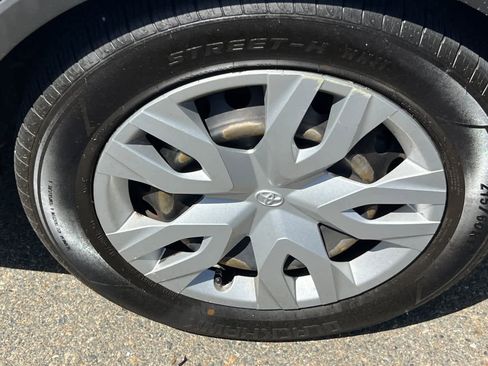 Used 2019 Toyota C-HR LE image 15