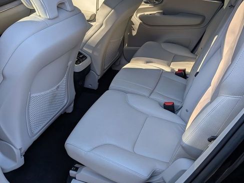 Used 2023 Volvo XC90 B6 Plus image 24