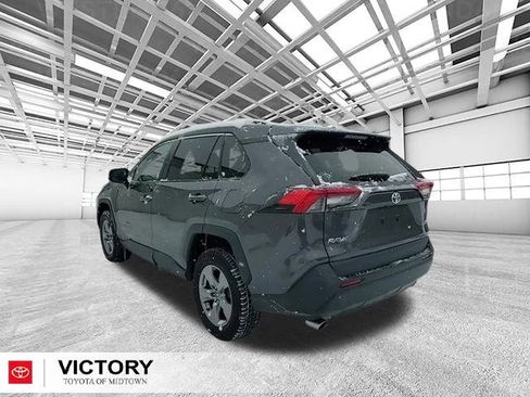 Used 2022 Toyota RAV4 XLE image 5