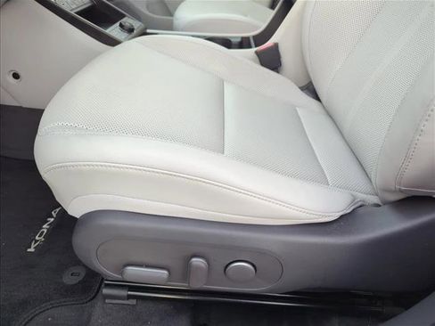 Used 2024 Hyundai Kona Limited FWD image 12