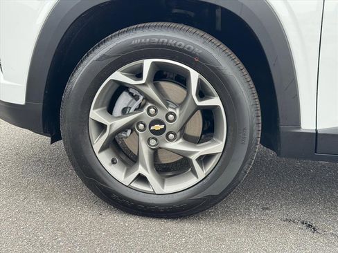 Used 2026 Chevrolet Trax LT image 9