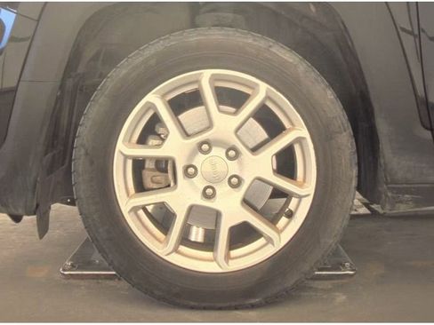 Used 2019 Jeep Renegade Latitude image 13