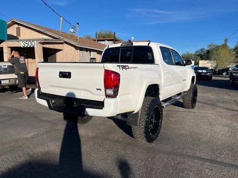Used 2016 Toyota Tacoma TRD Sport image 5