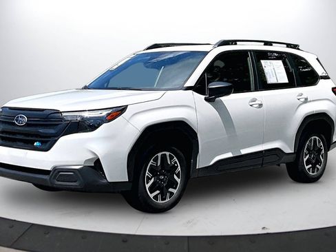 Used 2025 Subaru Forester AWD/4WD image 4