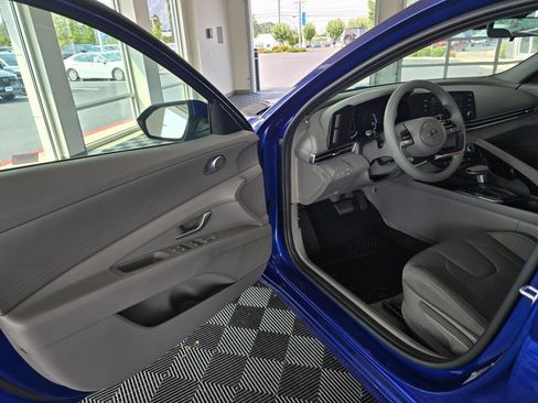 Used 2023 Hyundai Elantra Blue FWD image 30