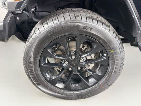 Used 2022 Jeep Wrangler Unlimited Sahara AWD/4WD image 34