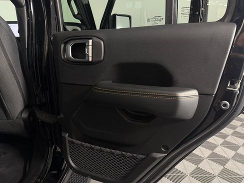 Used 2025 Jeep Wrangler Unlimited Sahara AWD/4WD image 33