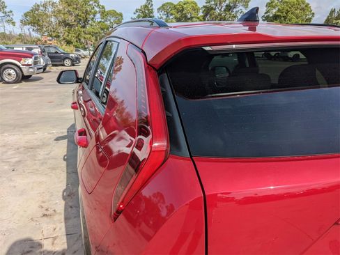 Certified 2024 Kia Niro EX Touring image 12