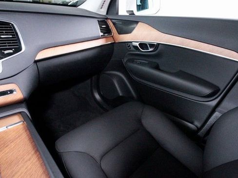Certified 2025 Volvo XC90 T8 Plus w/ Protection Package Premier image 30