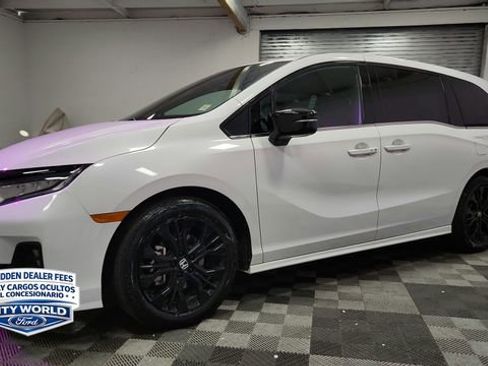 Used 2025 Honda Odyssey Sport-L image 4