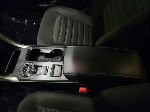 Used 2018 Ford Fusion SE w/ Fusion SE Technology Package image 31