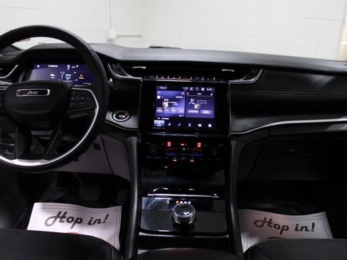 Used 2024 Jeep Grand Cherokee L Laredo image 29