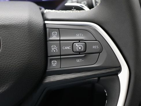 Used 2024 Jeep Grand Cherokee Altitude image 20