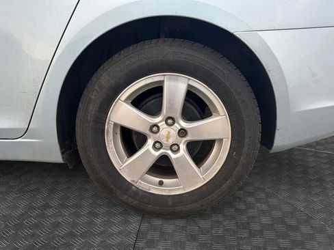 Used 2011 Chevrolet Cruze LT image 2