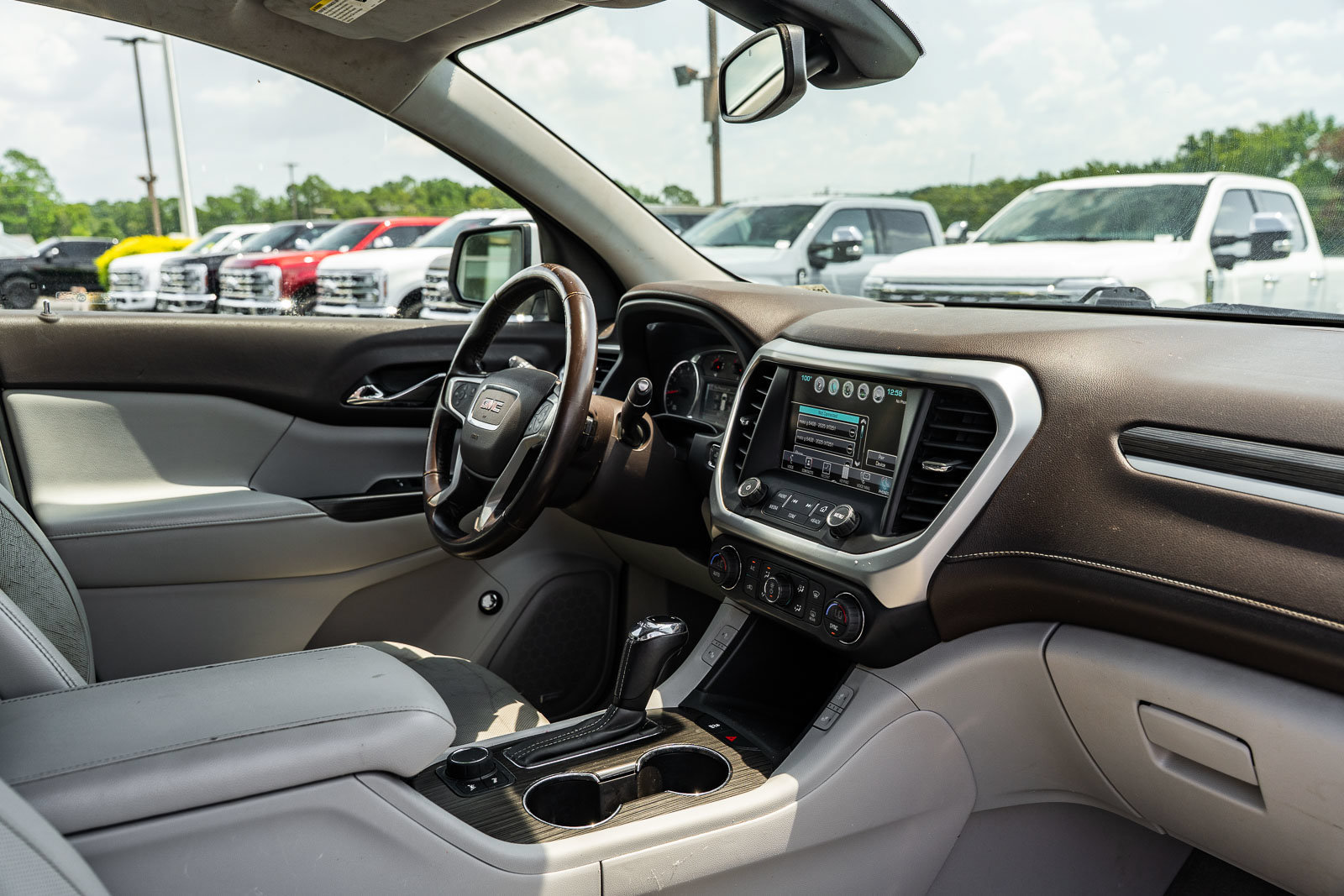 Used 2018 GMC Acadia SLT FWD image 12