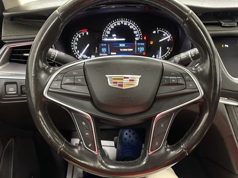 Used 2018 Cadillac XT5 Luxury w/ Driver Awareness Package FWD image 4