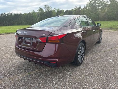 Used 2024 Nissan Altima 2.5 SV image 3