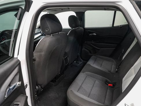 Used 2024 Chevrolet Trax LS w/ LS Convenience Package FWD image 18