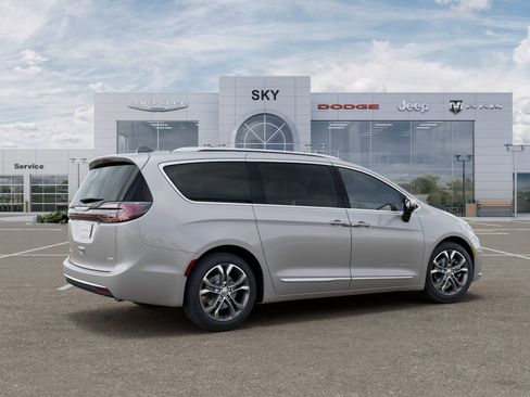 New 2026 Chrysler Pacifica Pinnacle image 4