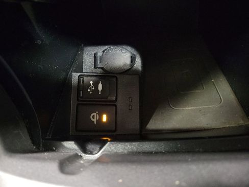 Used 2017 Toyota Camry XLE FWD image 18