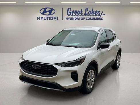 Used 2023 Ford Escape Active image 1