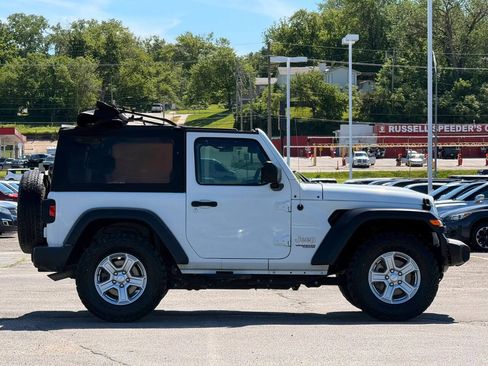 Used 2019 Jeep Wrangler Sport AWD/4WD image 5