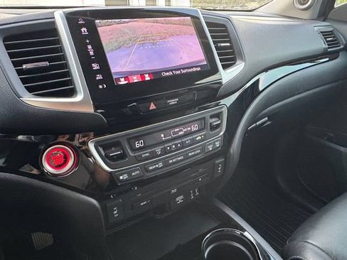 Used 2018 Honda Pilot Touring image 9