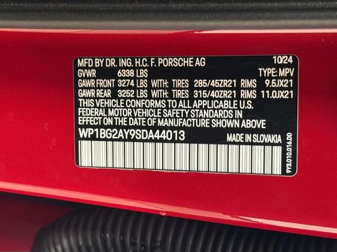 Certified 2025 Porsche Cayenne GTS AWD/4WD image 35