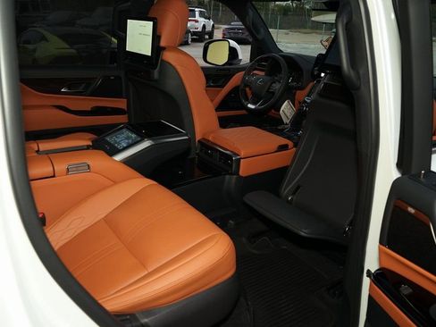 Used 2026 Lexus LX 700h Ultra Luxury image 24