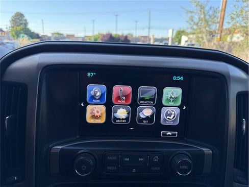 Used 2018 GMC Sierra 2500 Denali w/ Duramax Plus Package AWD/4WD image 19